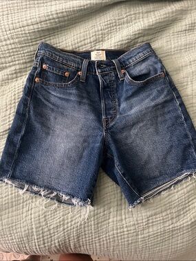 Levi’s Mid Thigh Denim Shorts - Dark Blue